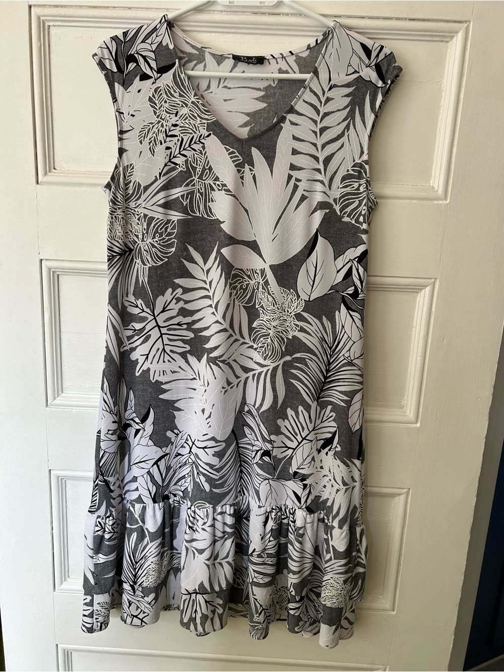Bali Gray & White Tropical V-Neck Sleeveless Dress